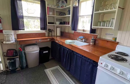 South Hero Cottage | Keeler Bay Lakefront 1BR Cottage - Otter Creek -