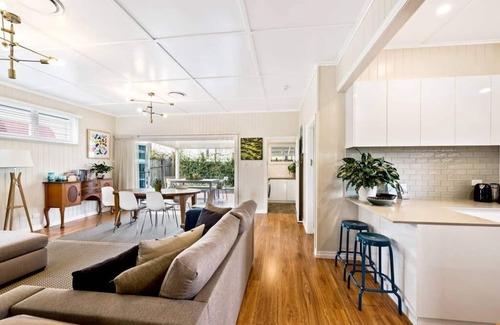 East Toowoomba Cottage | Keeler Cottage - 3 bedroom Beautiful Home in Central Location