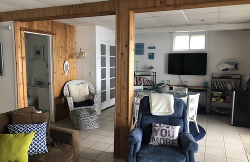 Decatur House | Keeler Lake retreat with private beach!