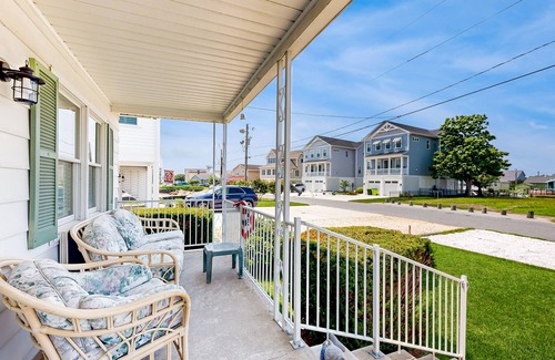 Keen-Wik On the Bay House | Keenwick on the Bay waterfront home with AC, W/D, Free WIFI & dock