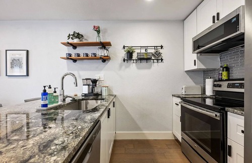 North Loop Apartment | Keep Austin Cozy! - Central Retreat