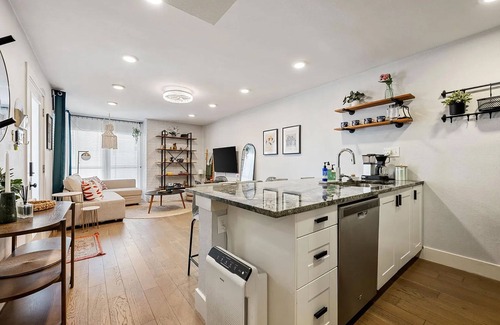North Loop Apartment | Keep Austin Cozy! - Central Retreat