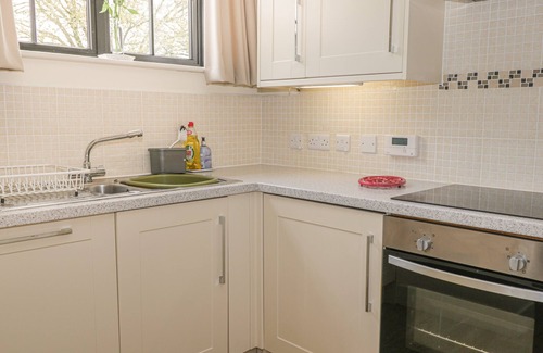 West Knoyle Cottage | KEEPERS COTTAGE, pet friendly, with a garden in West Knoyle