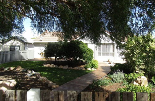 Dalrymple House | Keepin it Reel - Dog friendly - Off Peak Special!