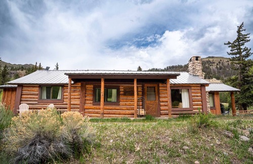 Lake City Cabin | Keepin' It Reel - Large Cabin for the Whole Family at Historic Vicker's Ranch - Sleeps 10