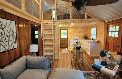 Linesville Cottage | Keepsake by the Lake - Newly renovated 1 bedroom cozy cottage