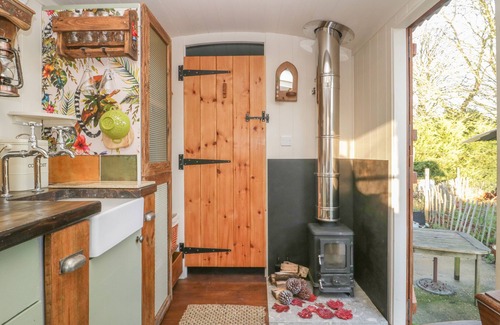 Osmington Mills Cottage | KEETS AT MIDDLE ACRE, romantic, with hot tub in Ringstead