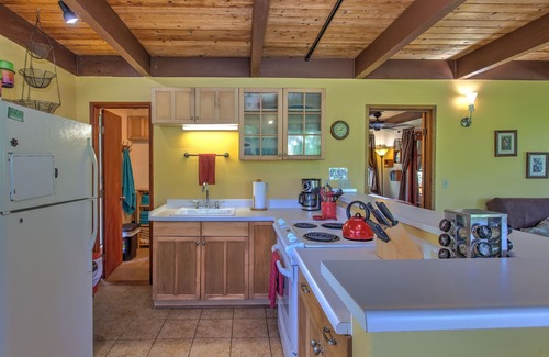 Kehena Beach Estates House | Kehena Treetop Bungalow-Near Black Sand Beach