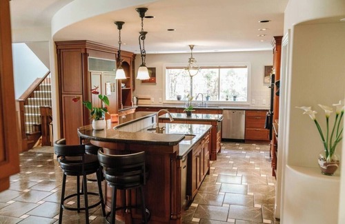 Central Okanagan House | KEL - The Grandeur - Lakefront