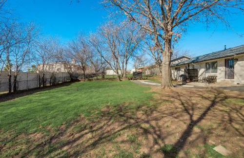 Keller House | Keller's Artful Home-Away from Home