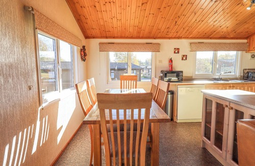 Tewitfield Cottage | KELLET LODGE (LAKESIDE 26), pet friendly, with pool in Carnforth