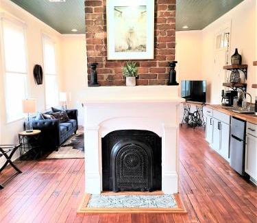 Old East Hill Apartment | Kelley House