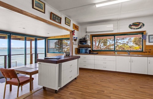 Lake Wangary House | Kellidie Bliss is Coffin Bay's Touch of Paradise - Perfect Couples Retreat