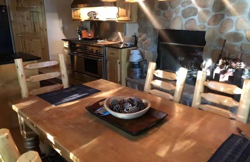 Suring Cabin | Kelly Lake, Private & Stunning "Heaven on Earth"