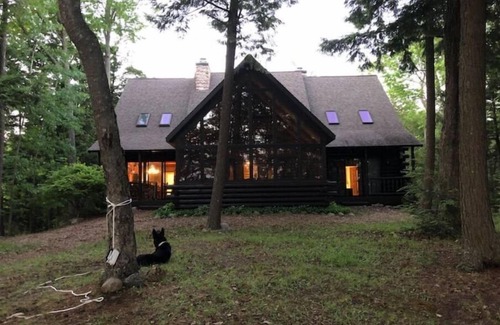 Suring Cabin | Kelly Lake, Private & Stunning "Heaven on Earth"