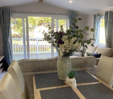Clacton-on-Sea House | KellysHolidayHomes 26 Willerby 2 bedrooms caravan