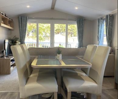 Clacton-on-Sea House | KellysHolidayHomes 26 Willerby 2 bedrooms caravan