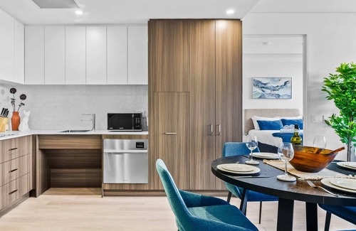 Kellyville Apartment | Kellyville Retreat with Balcony and Parking
