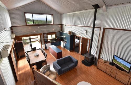 Lower Belford House | Kelman Cottage with pool and beautiful native wildlife