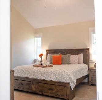 Central Okanagan Bed & Breakfast | Kelowna Bed & Breakfast - CHATHAM HOUSE