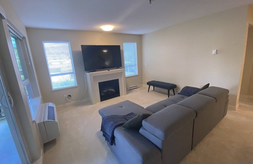 Kelowna Central Business District Condo | Kelowna downtown lakeside resort condo