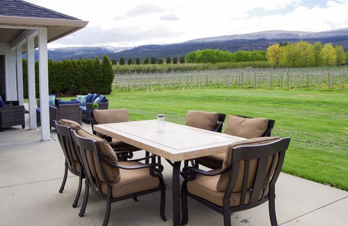 Southeast Kelowna House | Kelowna Vacation Rental - Vineyard Bungalow