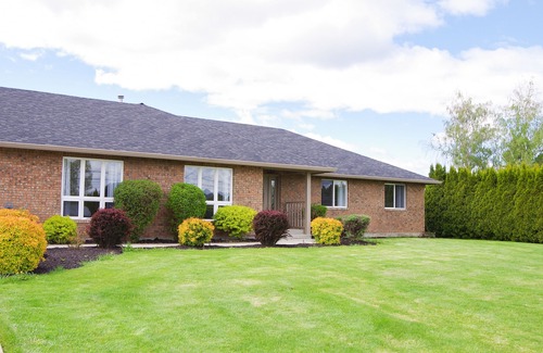 Southeast Kelowna House | Kelowna Vacation Rental - Vineyard Bungalow