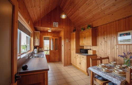 Aisgernis Cottage | KELP COTTAGE, pet friendly in Daliburgh, Isle Of South Uist