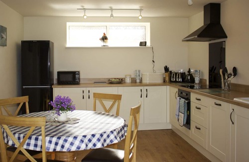 Corton House | Kelpers Barn ,With Fishing available and Wonderful Views Of The Open Countryside