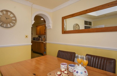 Kingsand Cottage | Kelvin House - sleeps 9 guests in 4 bedrooms