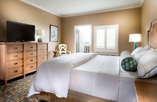 Clear Lake Shores Hotel | Kemah Boardwalk Inn