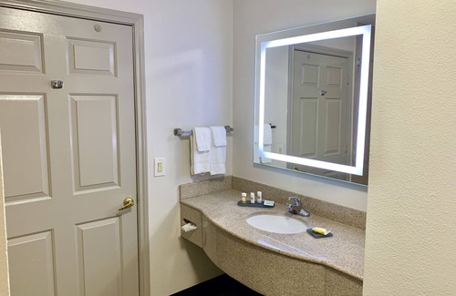 El Lago Hotel | Kemah Edgewater Hotel, SureStay Collection by Best Western