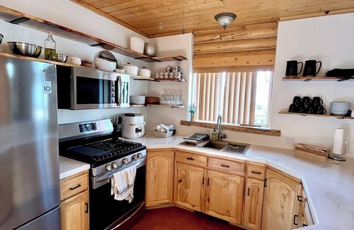 McCammon House | Kemosabe Reunion Getaway | Hot Tub, Sauna, Nature