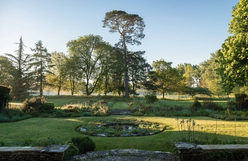 Kempsford House | Kempsford Manor - Seven Bedroom House, Sleeps 14
