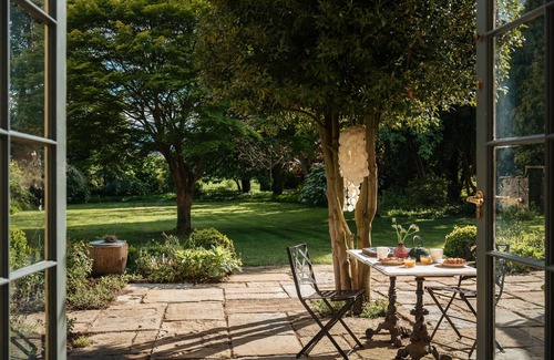 Kempsford House | Kempsford Manor - Seven Bedroom House, Sleeps 14