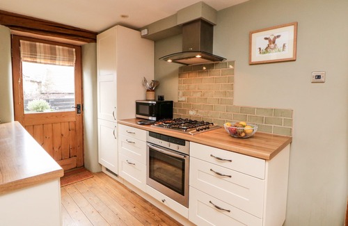 Tideswell Cottage | KEMPSHILL COTTAGE, family friendly, with open fire in Tideswell