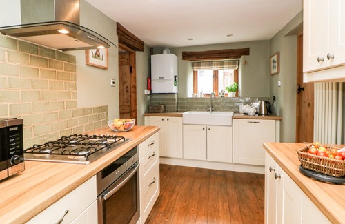 Tideswell Cottage | KEMPSHILL COTTAGE, family friendly, with open fire in Tideswell