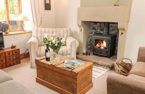 Tideswell House | Kempshill Cottage