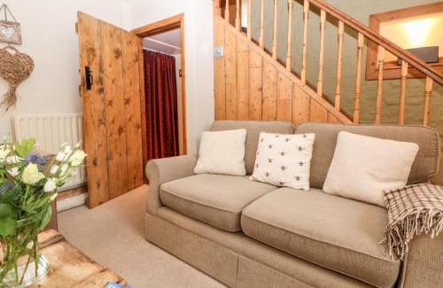 Tideswell House | Kempshill Cottage