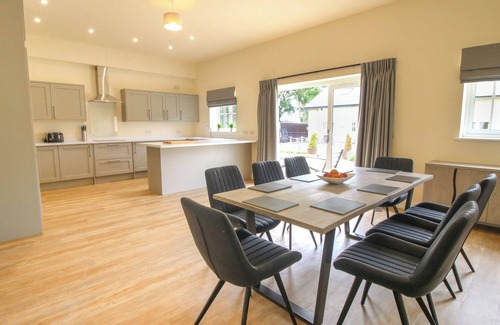 Felton Cottage | KEMPTON PARK COTTAGE, pet friendly, with a garden in West Felton