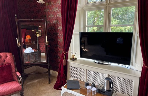 Kendal Apartment | Kendal - Summerlands Hall Gothic Apartment