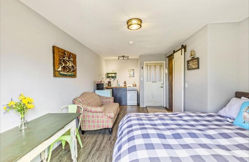 Grayland House | Kendrick Condo