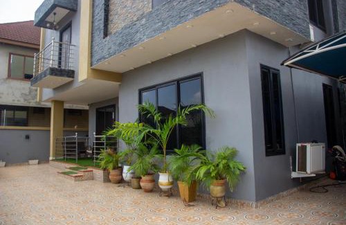 Oyarifa House | Kenest Villa - 3 Master-Bedrooms