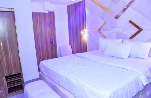 Festac House | Keneuro hotel & suites