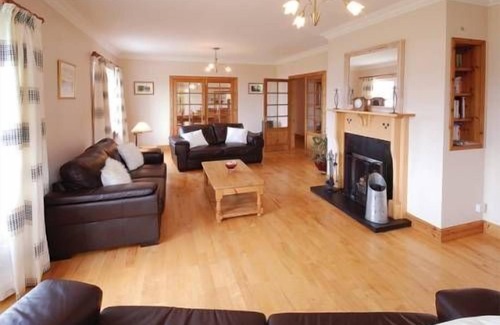 Strachur Villa | Kenmore Villa, shore front location on Loch Fyne, sleeps 8