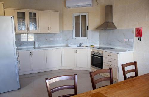 Santu Pietru House | Kenn Holiday Home