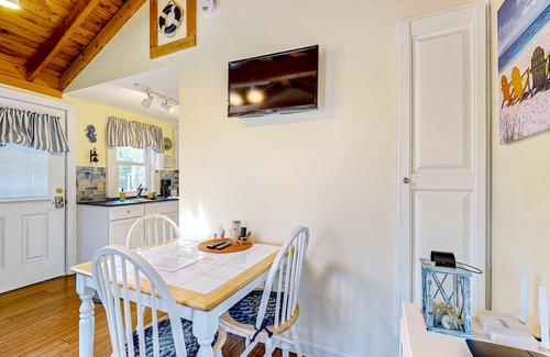 Kennebunk Cottage | Kennebunk cottage w/shared pool - close to beach