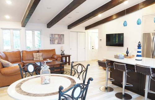 Southold House | Kenneys Beach retreat by the Wineries