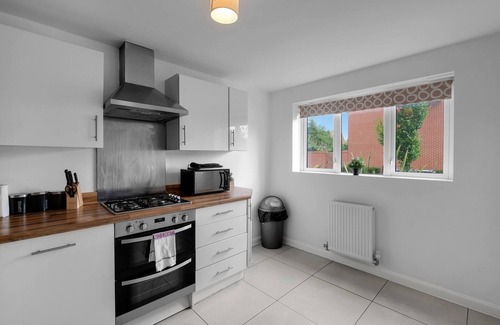 Maidenhead House | Kensal Green 4 Bedroom and 2 Bathroom House with Parking