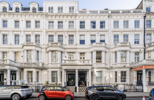 Earl's Court Apartment | Kensington Cosy & Modern Studio Flat, Cromwell Road.